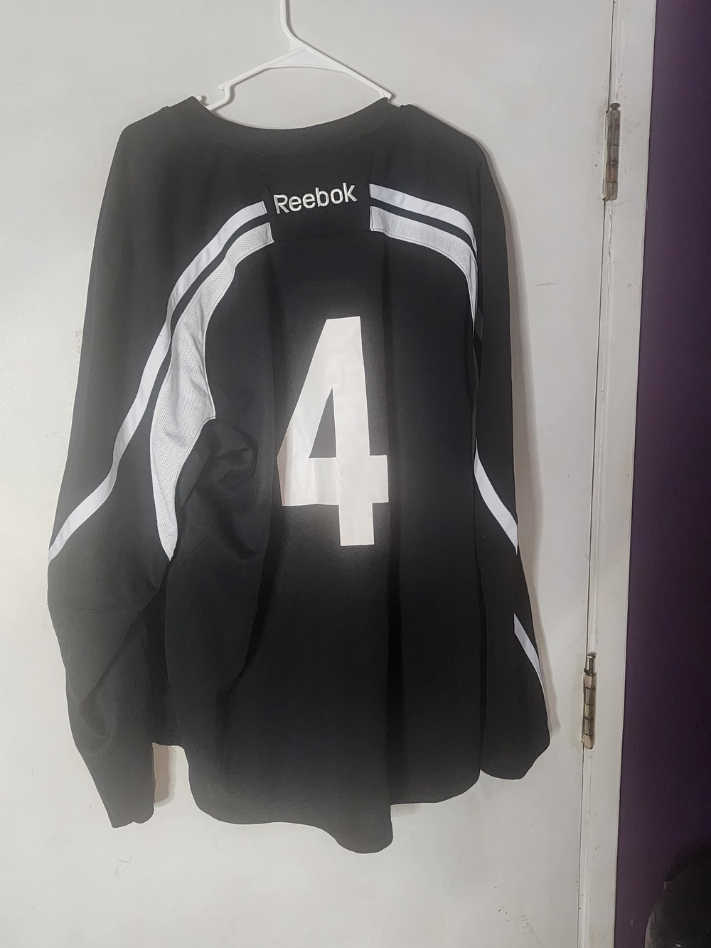Reebok Black & White Graphic Crew Athletic Top - Picture 6 of 7